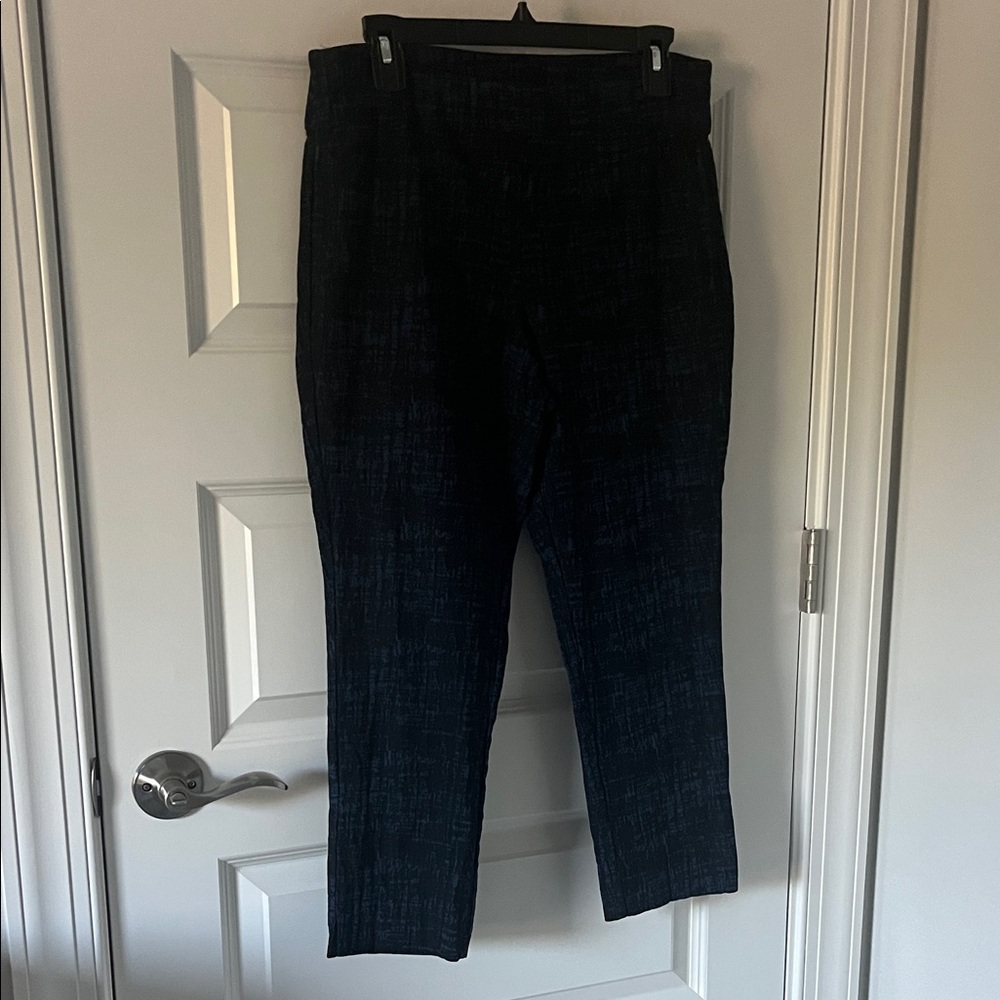 Roz & Ali Women's Dark Blue Capris
